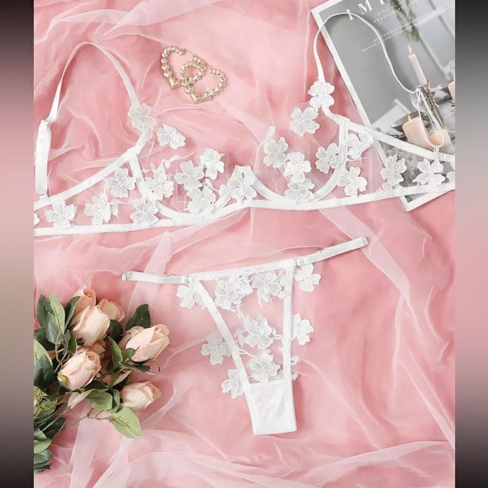 new. two-piece set in very thin white tulle and superimposed embroidered flowers